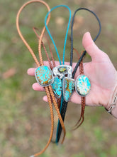 Load image into Gallery viewer, Turquoise Bolos