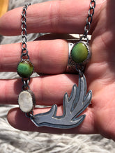 Load image into Gallery viewer, Triple Stone Antler